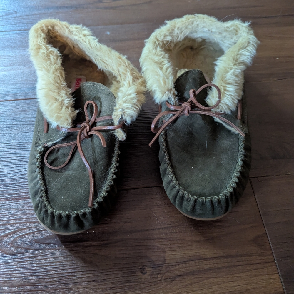 Cozy Faux Fur Lined Slippers for Women